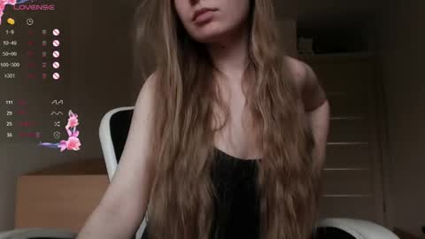 Snapshot of luna_loveisgood chatting on 06/02/26, 09:44 Luna online show from 06/02/26, 09:44
