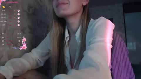 Snapshot of luna_loveisgood chatting on 07/04/26, 11:22 Luna online show from 07/04/26, 11:22