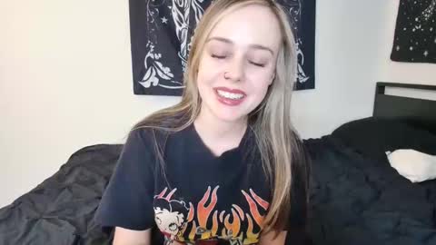 Luna online show from 09/11/25, 09:26