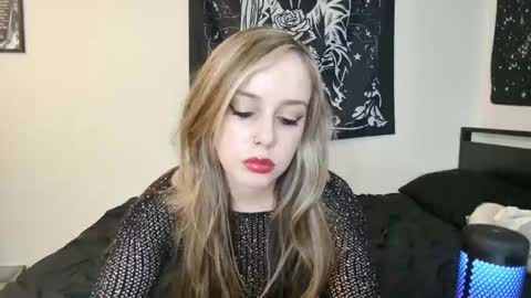 Luna online show from 09/23/25, 12:46