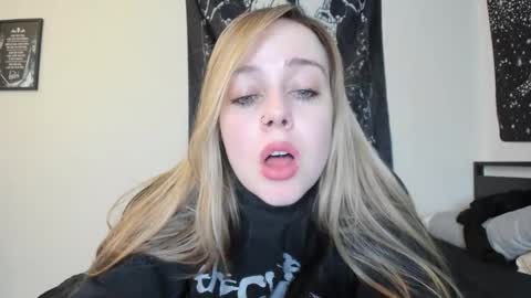 Luna online show from 11/18/25, 06:18