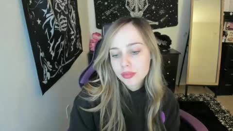 Luna online show from 12/05/25, 06:33