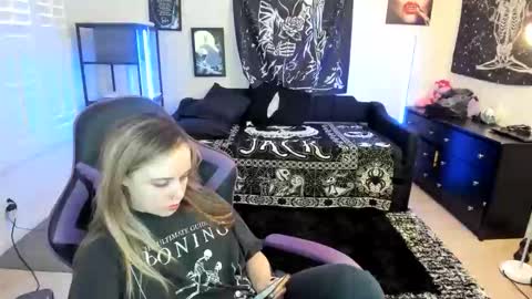 Luna online show from 04/16/26, 07:47