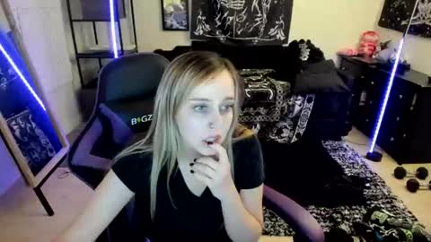 Snapshot of luna_lovelyy chatting on 07/02/26, 04:07 Luna online show from 07/02/26, 04:07