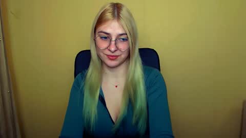 Luna online show from 01/04/25, 11:22