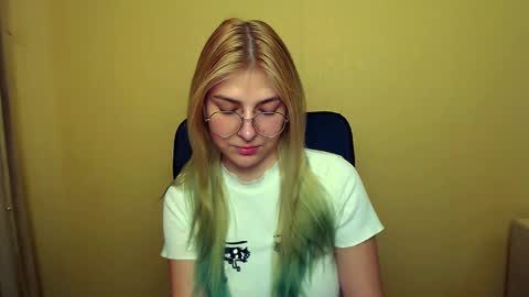 Luna online show from 01/30/25, 12:48