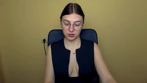 Luna online show from 11/21/25, 01:10