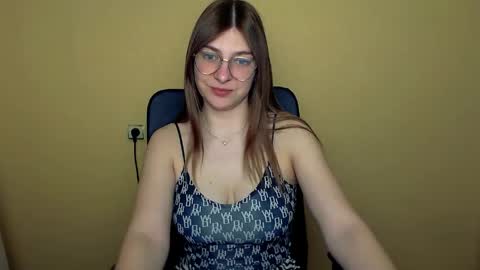 Snapshot of luna_lush_ chatting on 04/21/26, 07:47 Luna online show from 04/21/26, 07:47
