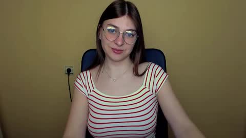 Snapshot of luna_lush_ chatting on 04/22/26, 07:55 Luna online show from 04/22/26, 07:55