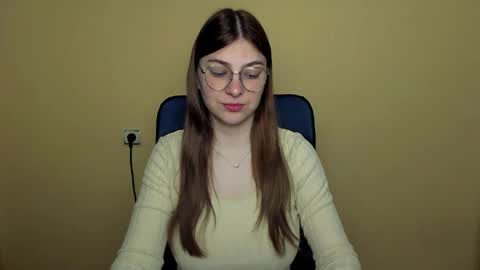 Snapshot of luna_lush_ chatting on 04/28/26, 08:41 Luna online show from 04/28/26, 08:41
