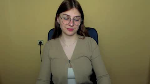 Snapshot of luna_lush_ chatting on 05/05/26, 09:50 Luna online show from 05/05/26, 09:50