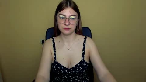 Snapshot of luna_lush_ chatting on 05/21/26, 08:32 Luna online show from 05/21/26, 08:32