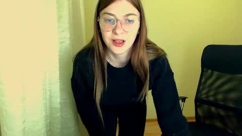 Snapshot of luna_lush_ chatting on 05/30/26, 09:17 Luna online show from 05/30/26, 09:17