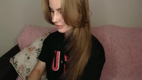 Luna online show from 09/13/25, 05:35