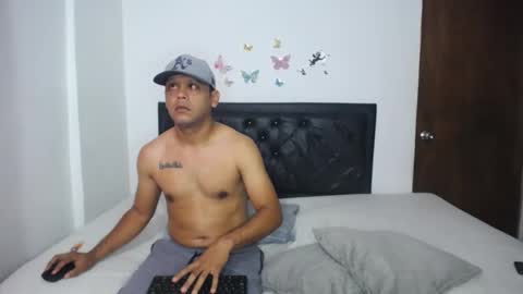 Snapshot of luna_pitufo chatting on 12/17/25, 10:21 Luna y pitufo online show from 12/17/25, 10:21