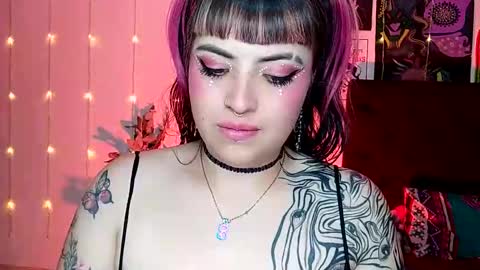 Snapshot of luna_ray420 chatting on 12/13/24, 02:10 MISS LUNA online show from 12/13/24, 02:10