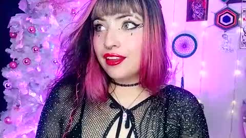 Snapshot of luna_ray420 chatting on 12/21/24, 01:26 MISS LUNA online show from 12/21/24, 01:26