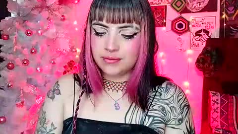 Snapshot of luna_ray420 chatting on 12/21/24, 08:32 MISS LUNA online show from 12/21/24, 08:32