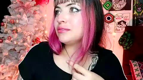 Snapshot of luna_ray420 chatting on 12/23/24, 07:49 MISS LUNA online show from 12/23/24, 07:49