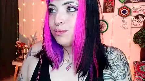 Snapshot of luna_ray420 chatting on 01/05/25, 07:07 MISS LUNA online show from 01/05/25, 07:07