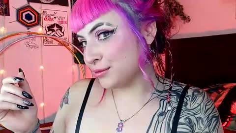 Snapshot of luna_ray420 chatting on 01/23/25, 05:56 MISS LUNA online show from 01/23/25, 05:56