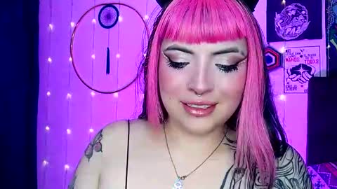 Snapshot of luna_ray420 chatting on 01/24/25, 05:53 MISS LUNA online show from 01/24/25, 05:53