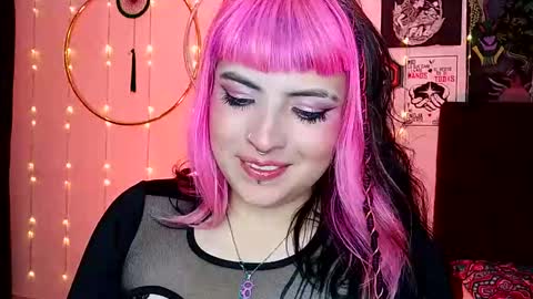 Snapshot of luna_ray420 chatting on 01/25/25, 05:51 MISS LUNA online show from 01/25/25, 05:51