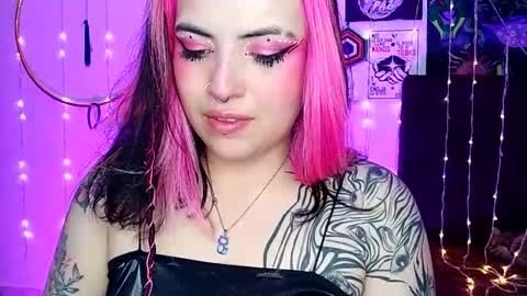 Snapshot of luna_ray420 chatting on 02/03/25, 10:11 MISS LUNA online show from 02/03/25, 10:11