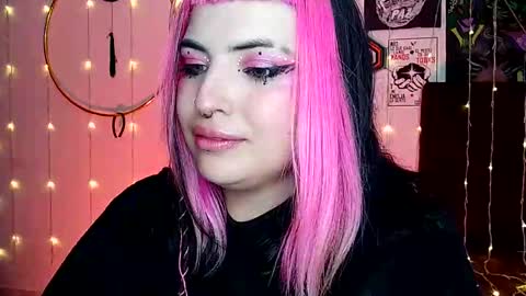 Snapshot of luna_ray420 chatting on 02/04/25, 01:13 MISS LUNA online show from 02/04/25, 01:13