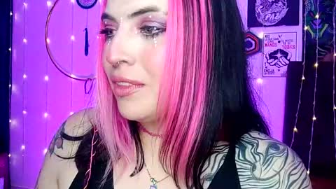 Snapshot of luna_ray420 chatting on 02/04/25, 09:10 MISS LUNA online show from 02/04/25, 09:10