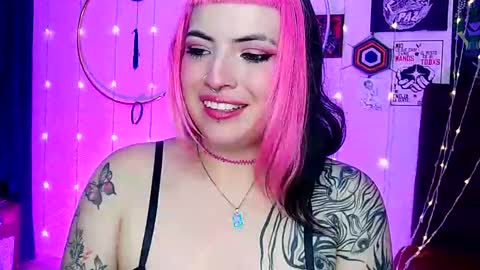 Snapshot of luna_ray420 chatting on 02/06/25, 06:08 MISS LUNA online show from 02/06/25, 06:08