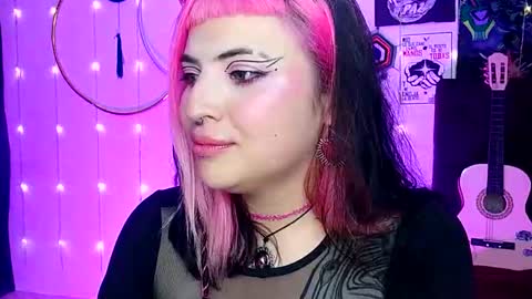 Snapshot of luna_ray420 chatting on 02/19/25, 05:16 MISS LUNA online show from 02/19/25, 05:16