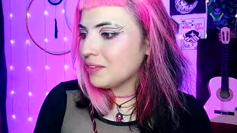 Snapshot of luna_ray420 chatting on 02/19/25, 10:12 MISS LUNA online show from 02/19/25, 10:12