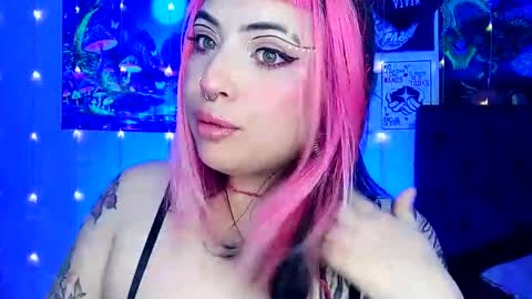 Snapshot of luna_ray420 chatting on 02/23/25, 04:17 MISS LUNA online show from 02/23/25, 04:17