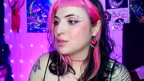 Snapshot of luna_ray420 chatting on 02/24/25, 06:27 MISS LUNA online show from 02/24/25, 06:27