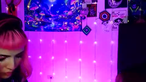 Snapshot of luna_ray420 chatting on 02/27/25, 02:32 MISS LUNA online show from 02/27/25, 02:32