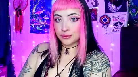 Snapshot of luna_ray420 chatting on 03/01/25, 01:51 MISS LUNA online show from 03/01/25, 01:51