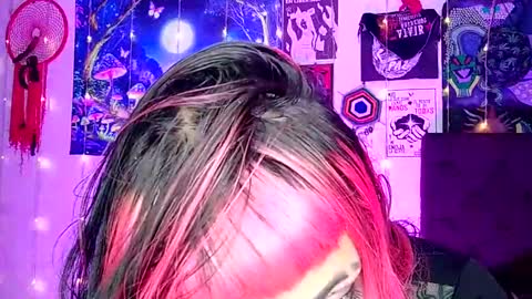 Snapshot of luna_ray420 chatting on 03/07/25, 05:49 MISS LUNA online show from 03/07/25, 05:49