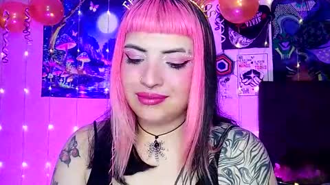 Snapshot of luna_ray420 chatting on 03/12/25, 04:35 MISS LUNA online show from 03/12/25, 04:35