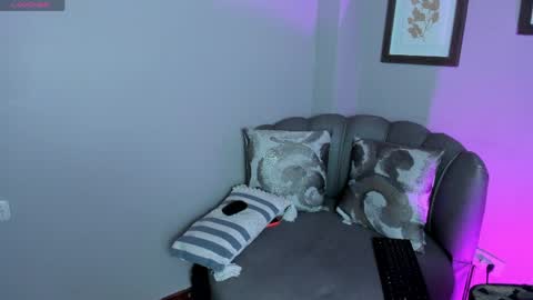 Snapshot of luna_roose1 chatting on 04/05/26, 12:46 Luna Rosse online show from 04/05/26, 12:46