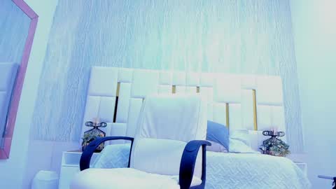 Luna online show from 12/21/24, 11:44