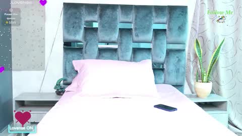 luna_sophya online show from 10/14/25, 11:33