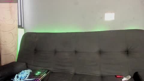 luna_sophya online show from 11/29/25, 12:41