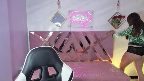 Live 1000pm 600am COLOMBIAN HOUR online show from 11/20/25, 03:18