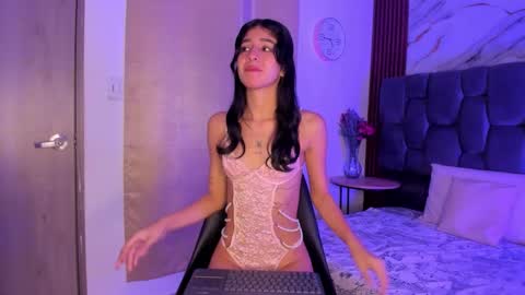 luna_sthonem online show from 11/12/25, 12:49