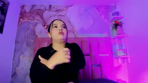 Snapshot of luna_sweeett_ chatting on 07/07/26, 01:37 Luna online show from 07/07/26, 01:37