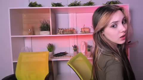 Luna online show from 10/23/25, 07:01