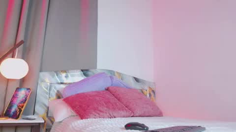 luna_valen online show from 11/24/25, 08:19