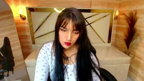 Snapshot of luna_velvet_r chatting on 05/05/26, 05:04 Luna online show from 05/05/26, 05:04
