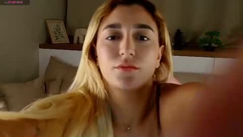 Snapshot of luna_velvvet chatting on 06/15/26, 08:44 Luna online show from 06/15/26, 08:44